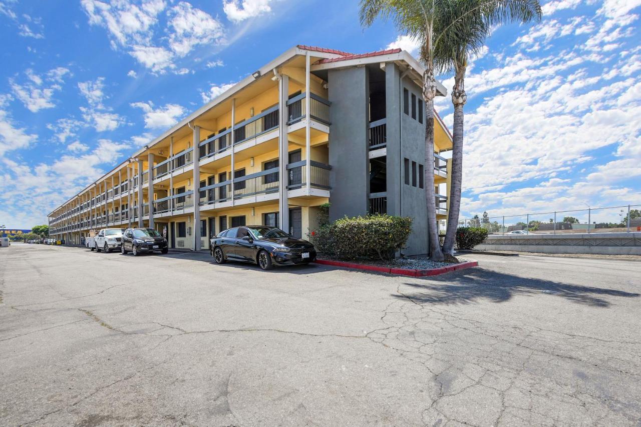 La Quinta Inn By Wyndham Costa Mesa Orange County Exterior foto