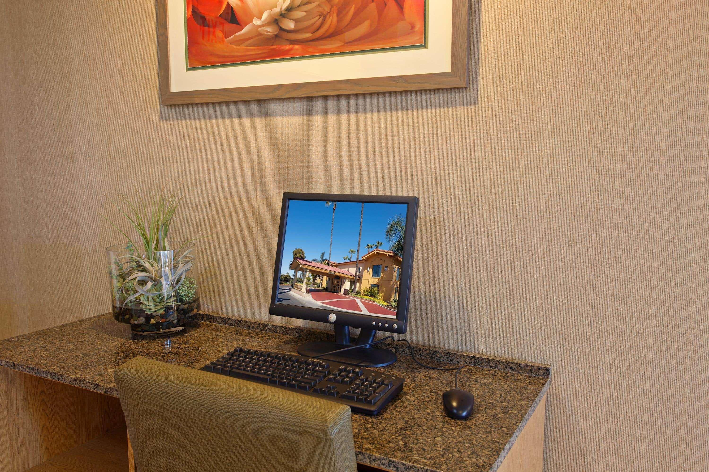 La Quinta Inn By Wyndham Costa Mesa Orange County Exterior foto